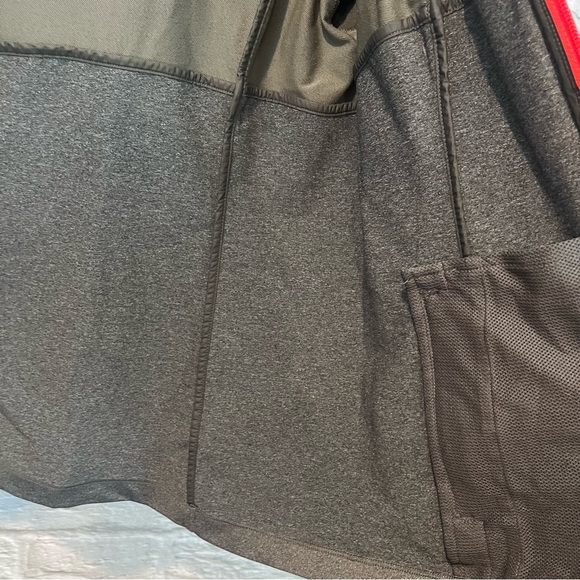 The North Face Women’s Medium Grey & Pink Sanctuary Wind Breaker Jacket - Picture 9 of 12